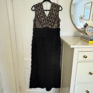 Jessica Howard Elegant Black and Beige Lace Dress